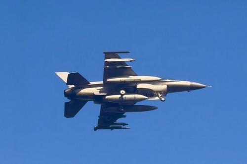 F-16 чи Mirage 2000: хто з першого пуску збив російський Су-35 - розбирались у Defense Express 
